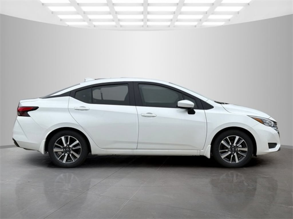 New 2025 Nissan Versa 1.6 SV Sedan