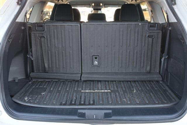 2023 Toyota Highlander LE - Photo 29