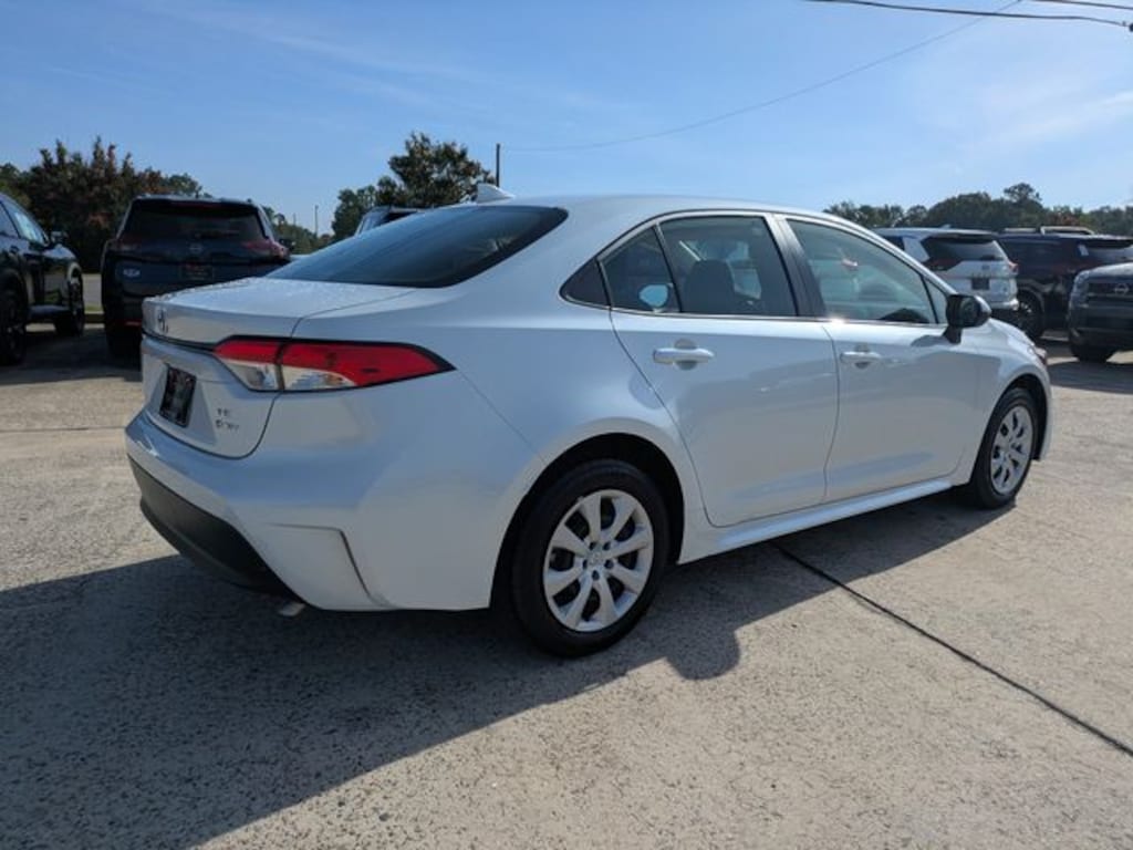 Used 2025 Toyota Corolla Hybrid LE Sedan