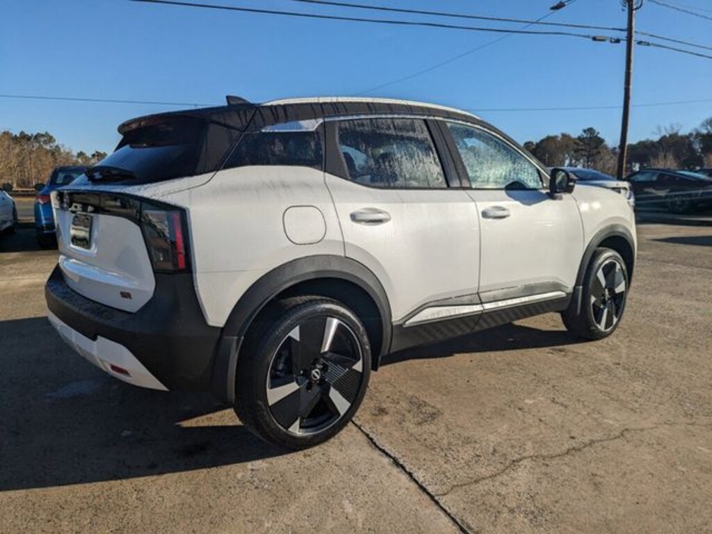 New 2025 Nissan Kicks SR SUV