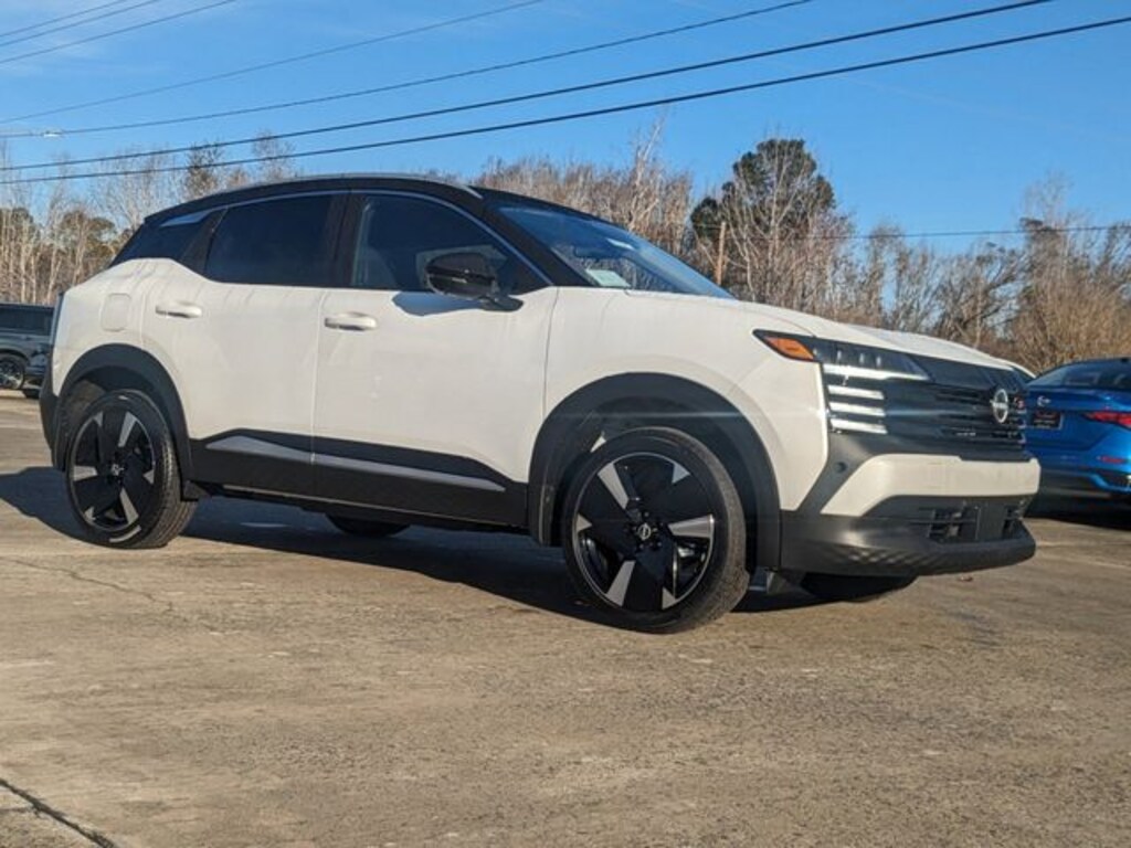 New 2025 Nissan Kicks SR SUV