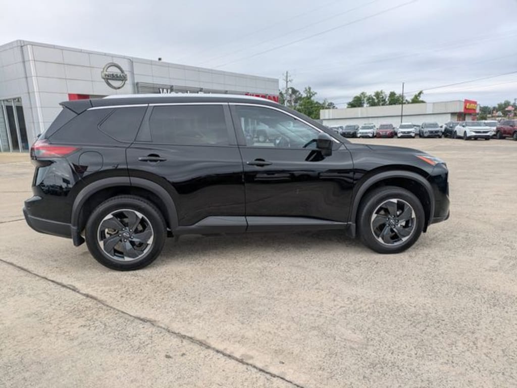 Used 2024 Nissan Rogue SV SUV