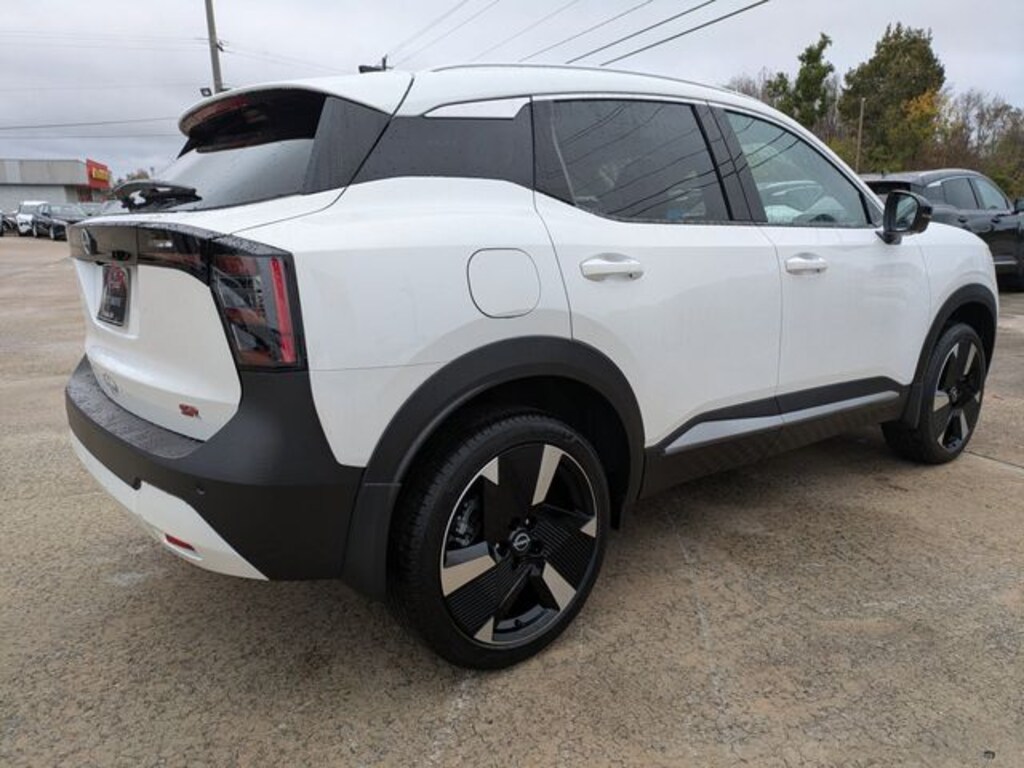 New 2026 Nissan Kicks SR SUV