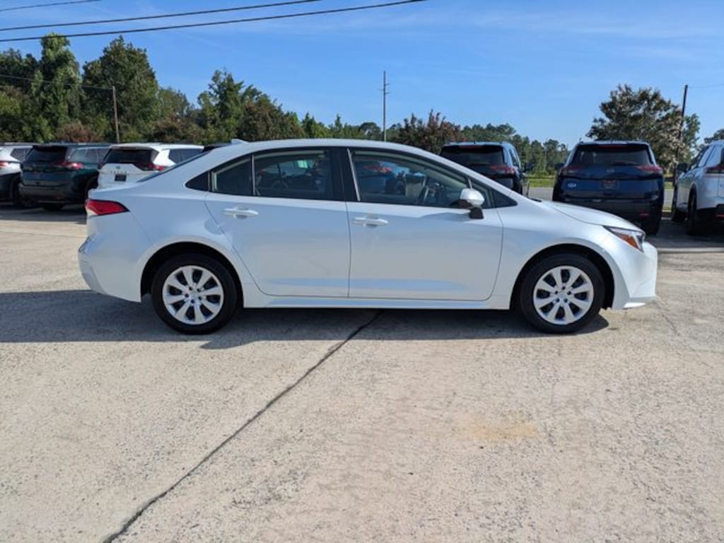 Used 2025 Toyota Corolla Hybrid LE Sedan