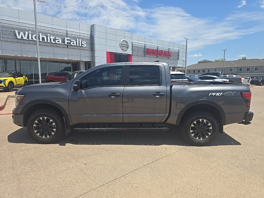 2024 Nissan Titan PRO-4X photo 2