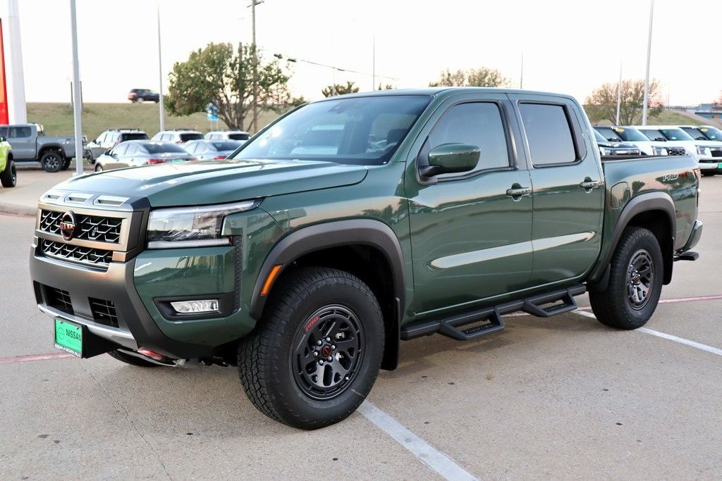 2026 Nissan Frontier PRO-4X photo 3