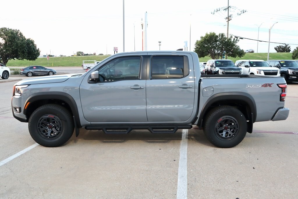 2026 Nissan Frontier PRO-4X photo 2