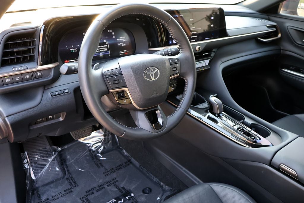 2025 Toyota Crown Signia XLE - Photo 20