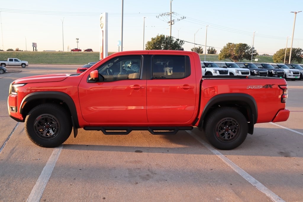 2026 Nissan Frontier PRO-4X photo 2