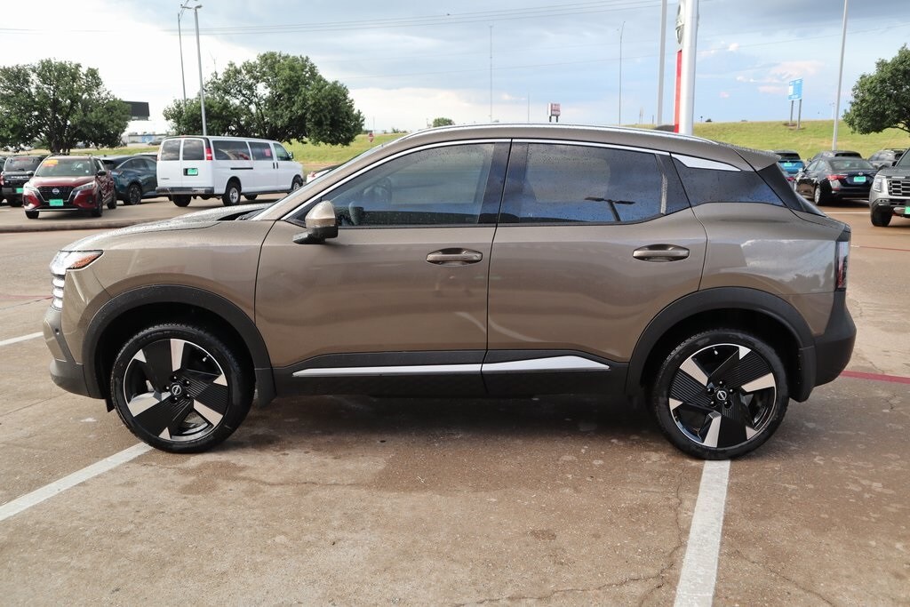 2025 Nissan Kicks SR photo 2