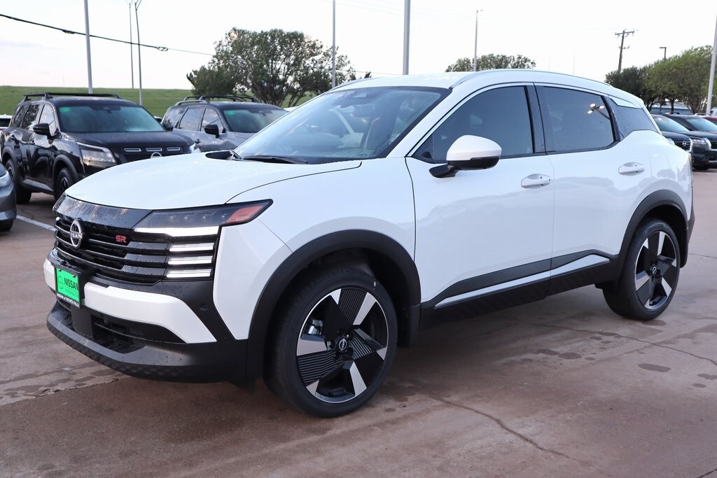 2025 Nissan Kicks SR photo 3