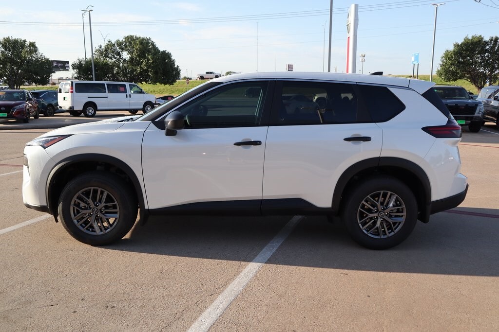 2026 Nissan Rogue S photo 2