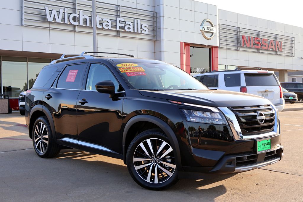 Certified Pre-Owned 2025 Nissan Pathfinder Platinum