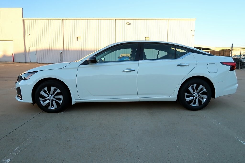 2025 Nissan Altima S photo 2