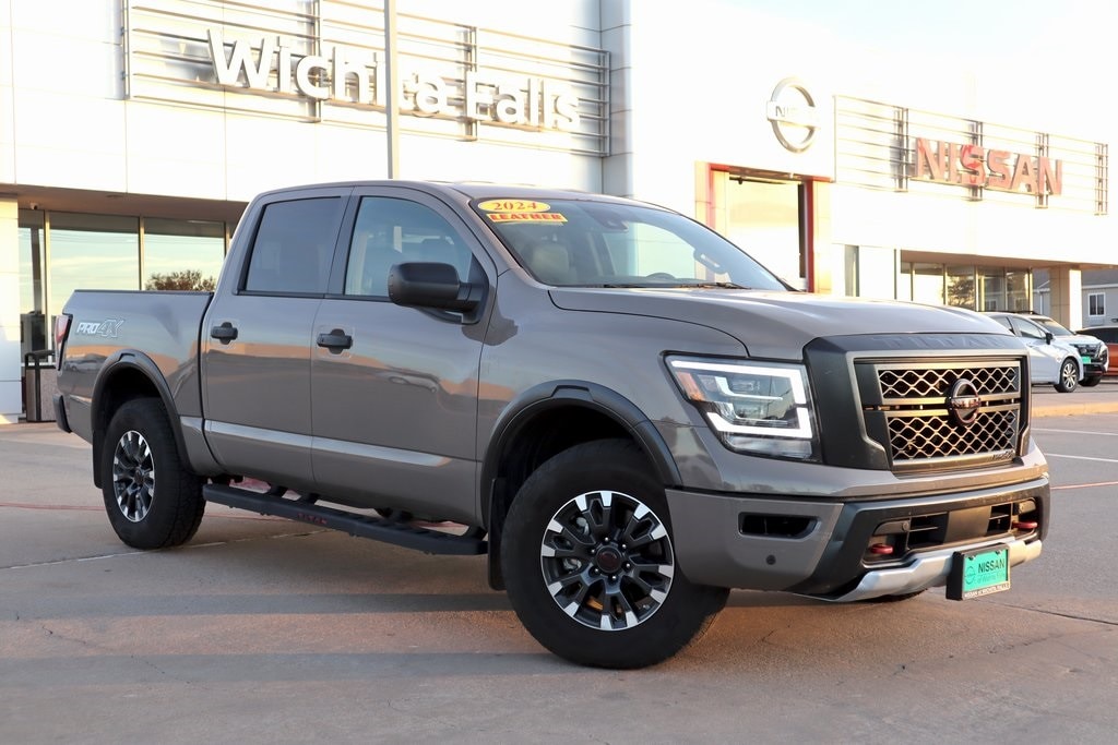 2024 Nissan Titan PRO-4X's photo