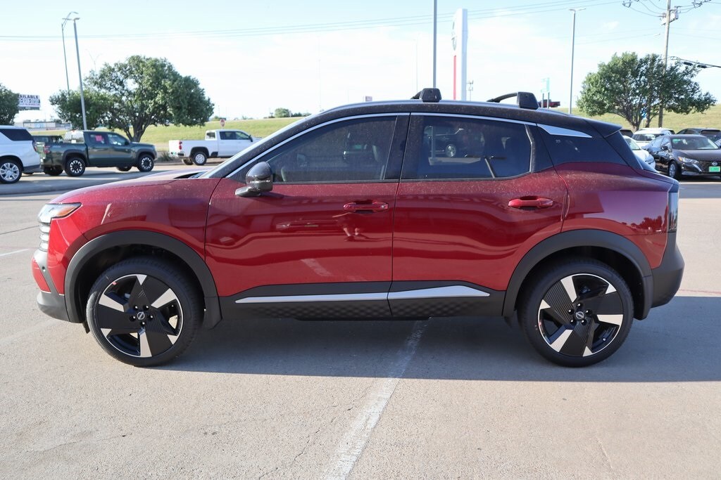 2025 Nissan Kicks SR photo 2