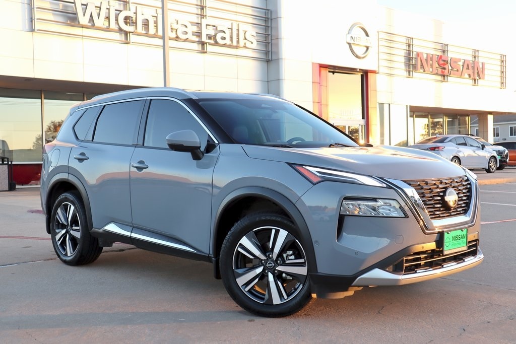 2023 Nissan Rogue Platinum's photo