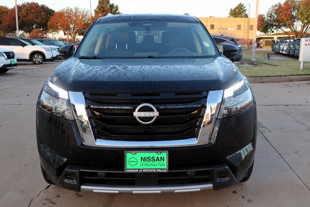 2025 Nissan Pathfinder SL photo 3