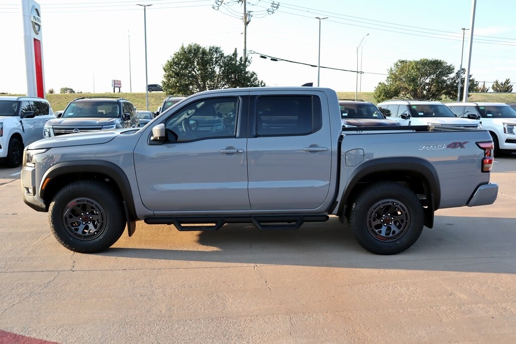2026 Nissan Frontier PRO-4X photo 2