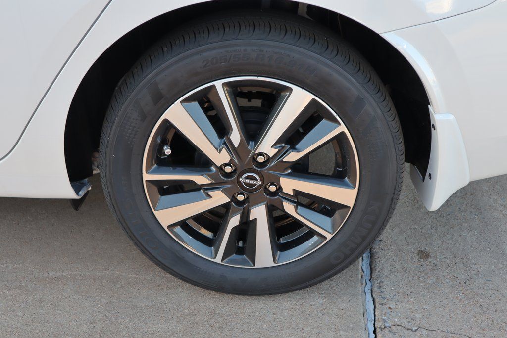2025 Nissan Versa Sedan SV - Photo 9