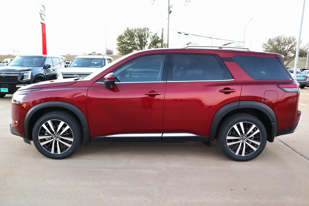 2025 Nissan Pathfinder Platinum photo 2