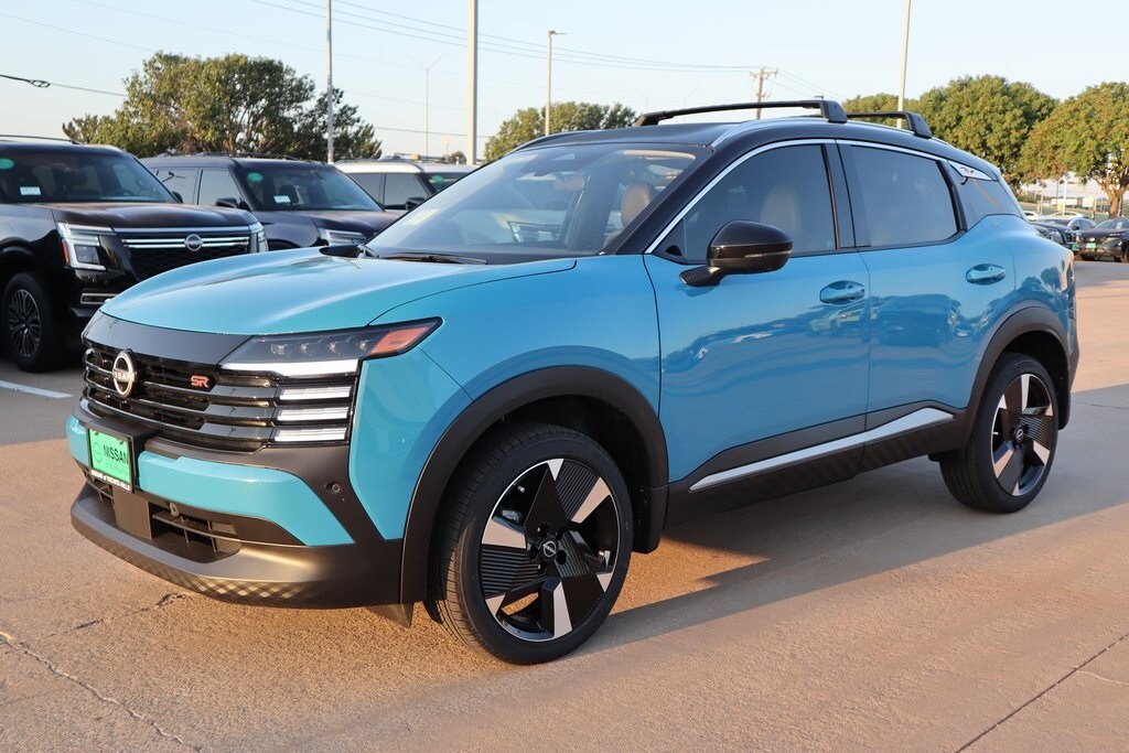 2026 Nissan Kicks SR photo 2