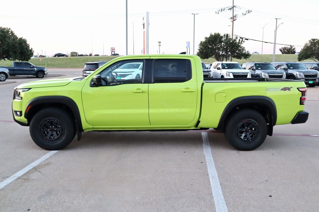 2026 Nissan Frontier PRO-4X photo 2