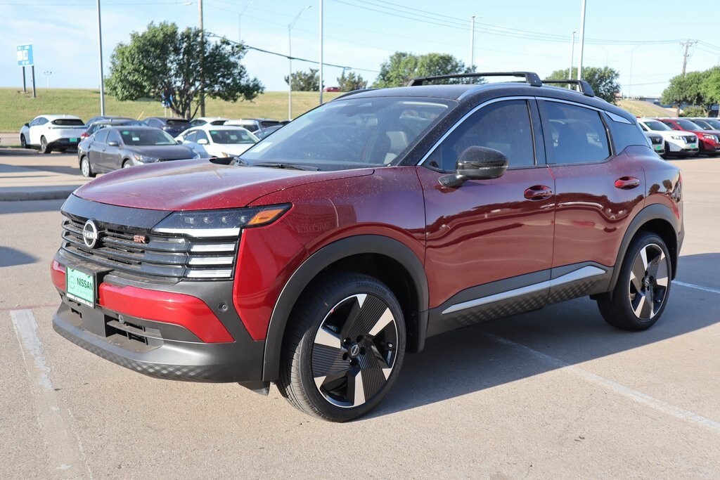 2025 Nissan Kicks SR photo 3