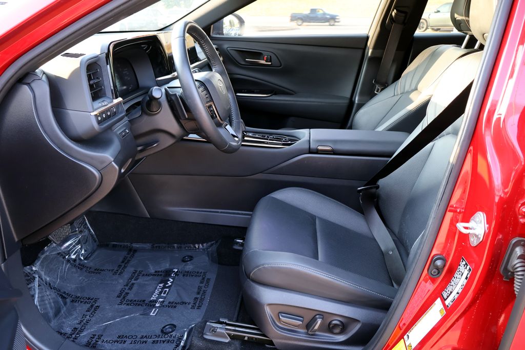 2025 Toyota Crown Signia XLE - Photo 21