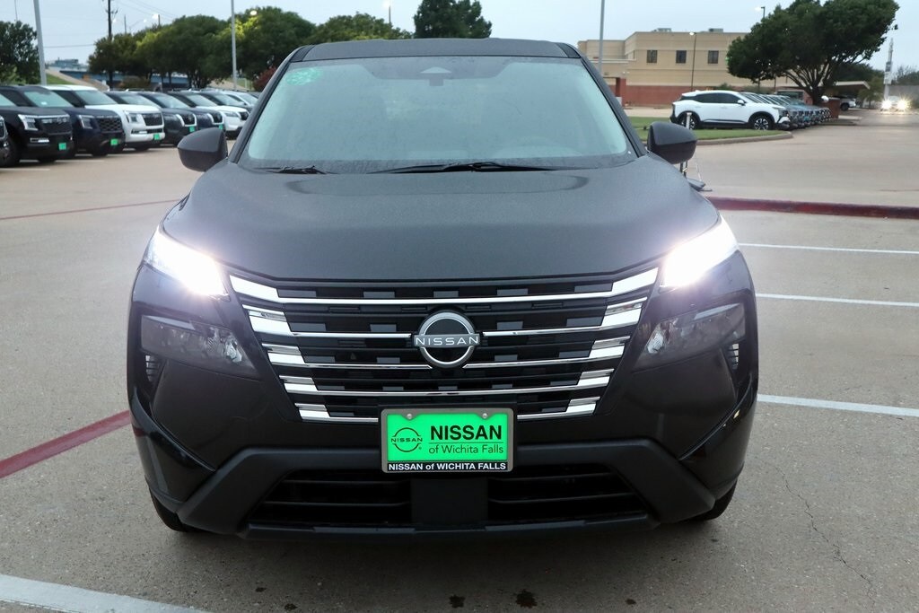 2026 Nissan Rogue SV photo 4