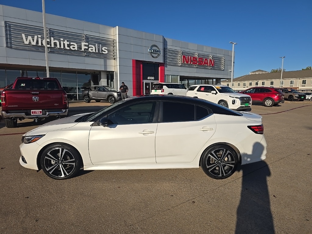 2022 Nissan Sentra SR photo 2