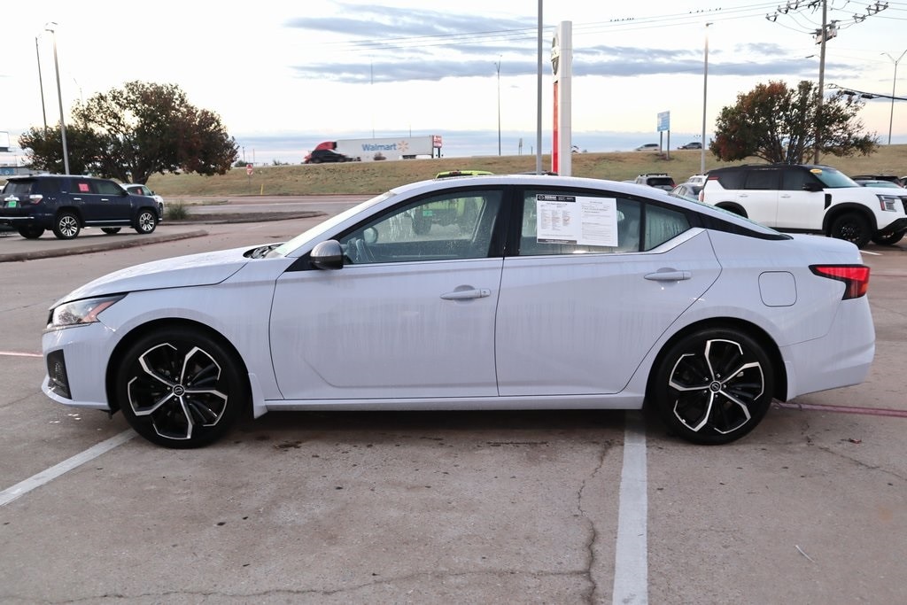 2024 Nissan Altima 2.5 SR photo 2