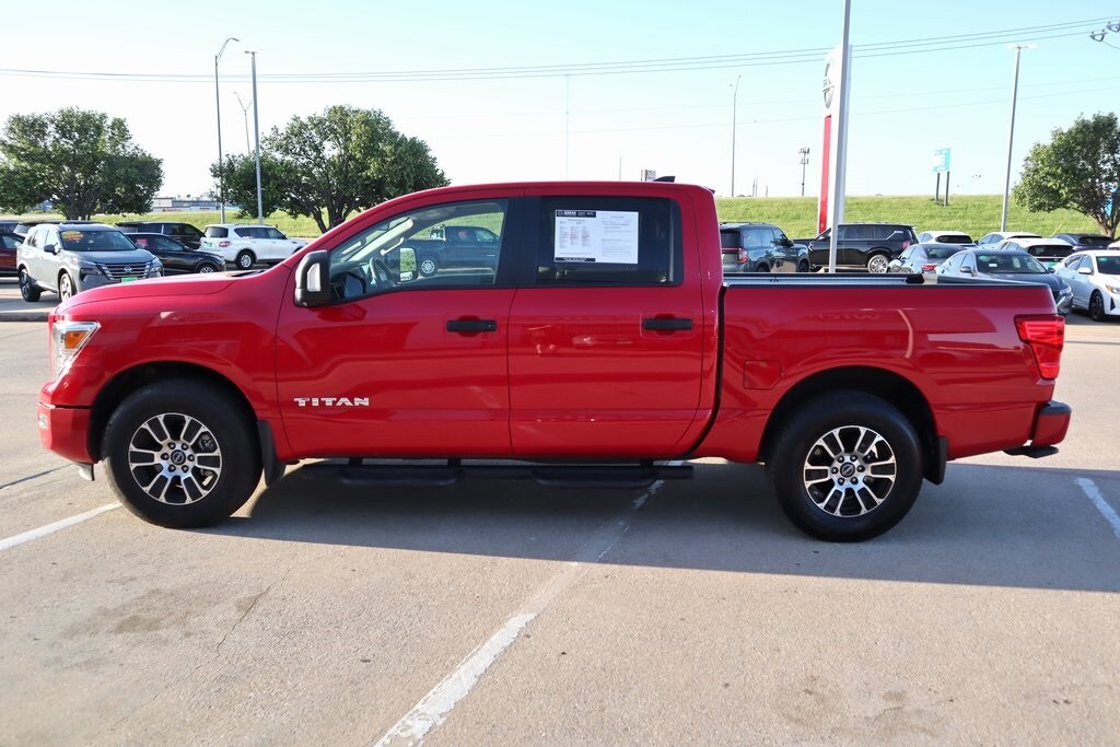 2024 Nissan Titan SV photo 2