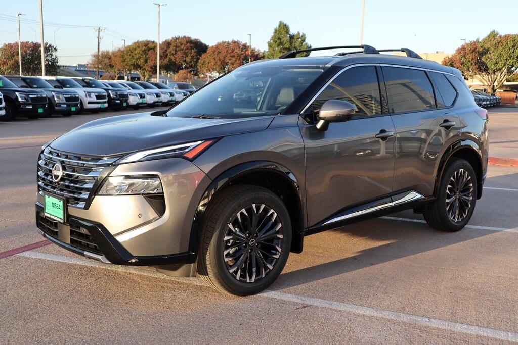 2026 Nissan Rogue Platinum photo 2