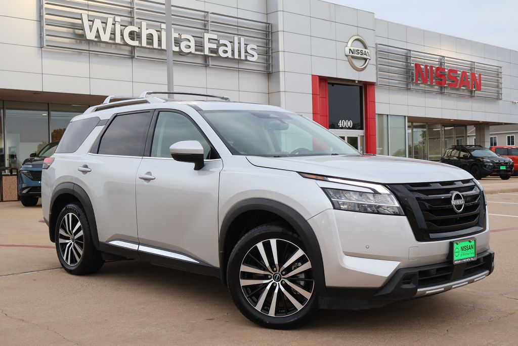 2023 Nissan Pathfinder Platinum 4WD's photo