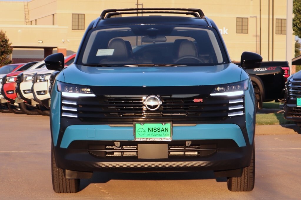 2026 Nissan Kicks SR photo 3