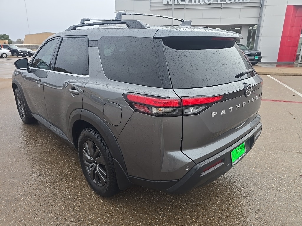 2022 Nissan Pathfinder SV photo 3