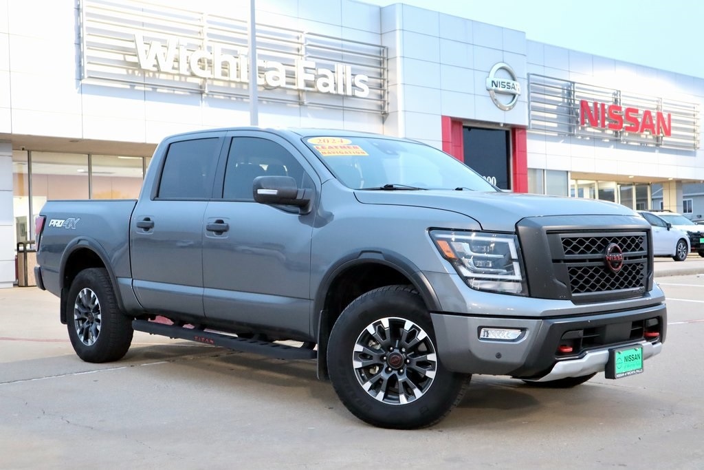 2024 Nissan Titan PRO-4X's photo