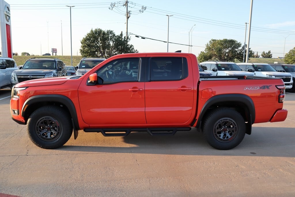 2026 Nissan Frontier PRO-4X photo 2