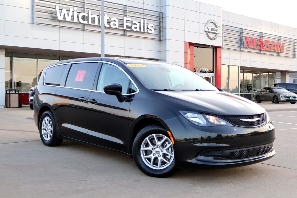 Certified Pre-Owned 2023 Chrysler Voyager LX