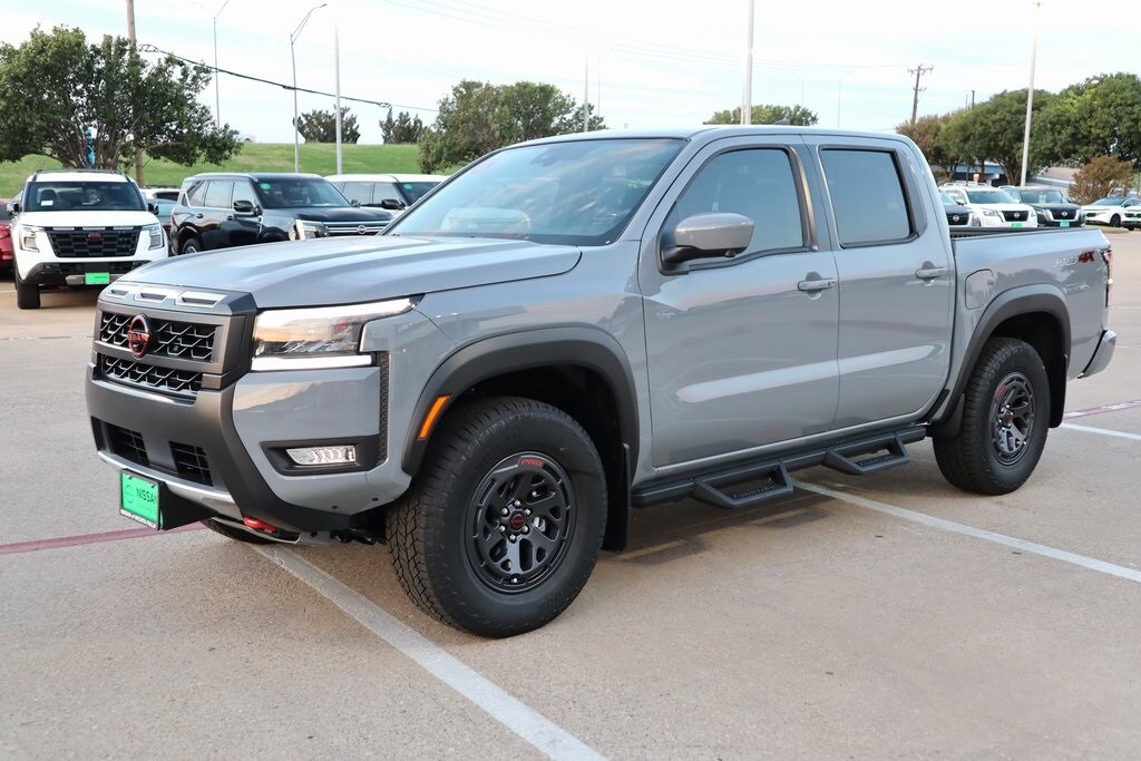 2026 Nissan Frontier PRO-4X photo 3