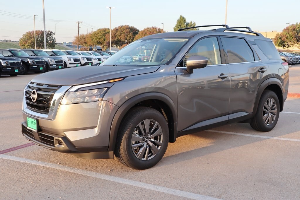 2025 Nissan Pathfinder SV photo 2