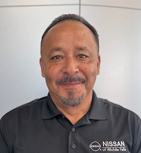 Staff member James Ponce from ID_28558cd884ec