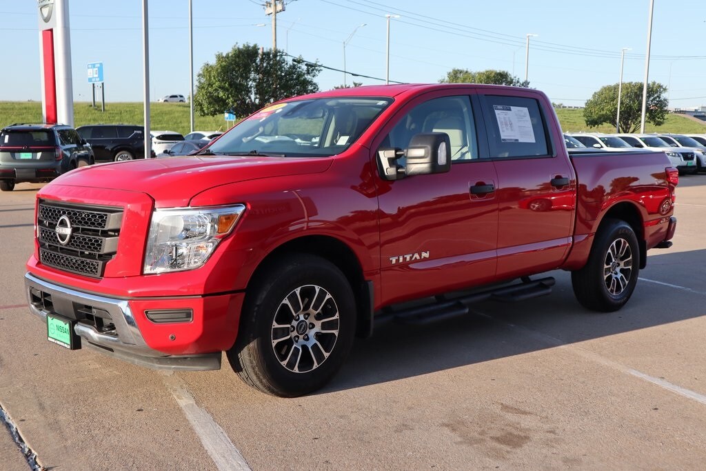 2024 Nissan Titan SV photo 3