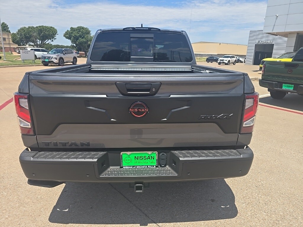 2024 Nissan Titan PRO-4X photo 4