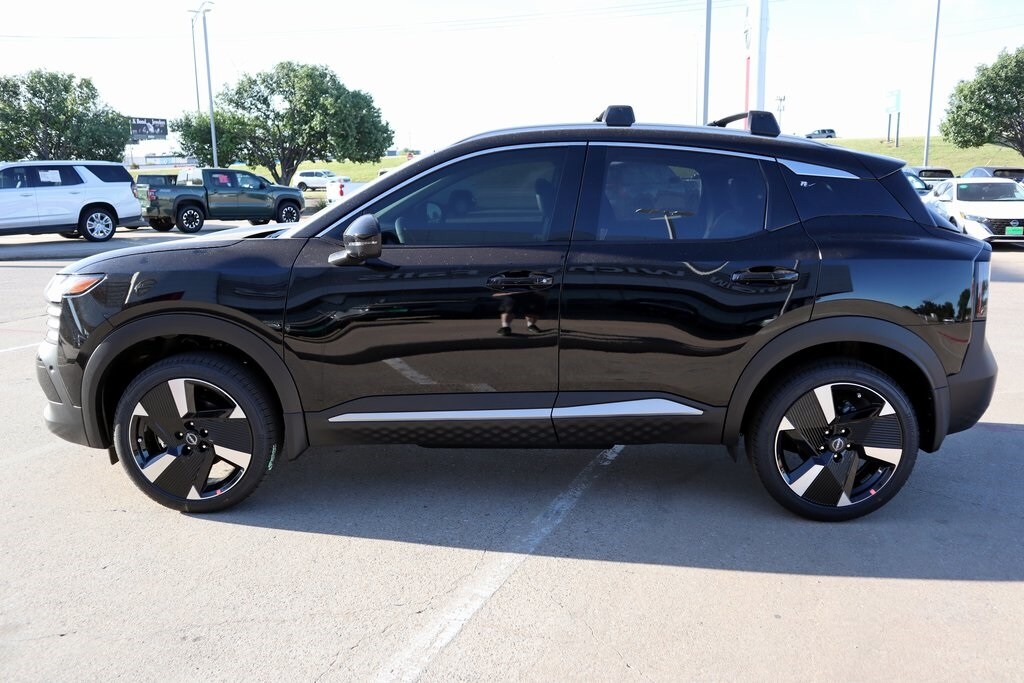 2025 Nissan Kicks SR photo 2