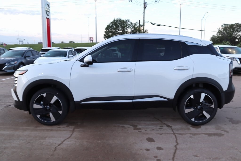 2025 Nissan Kicks SR photo 2