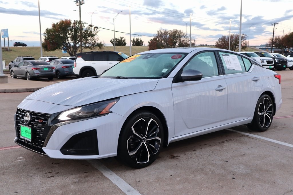 2024 Nissan Altima 2.5 SR photo 3