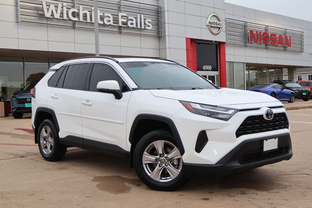 2025 Toyota RAV4 XLE FWD's photo