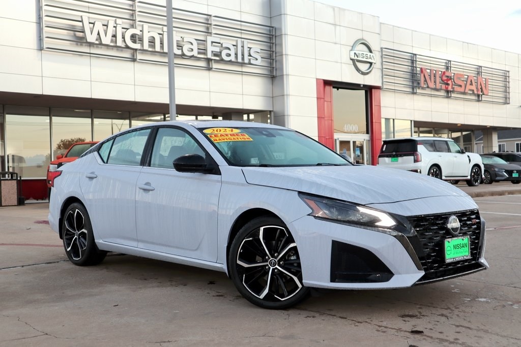 2024 Nissan Altima SR's photo